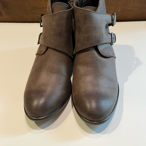 Aerosoles Urban Myth Booties - size 6.5M - Picture 3 of 7